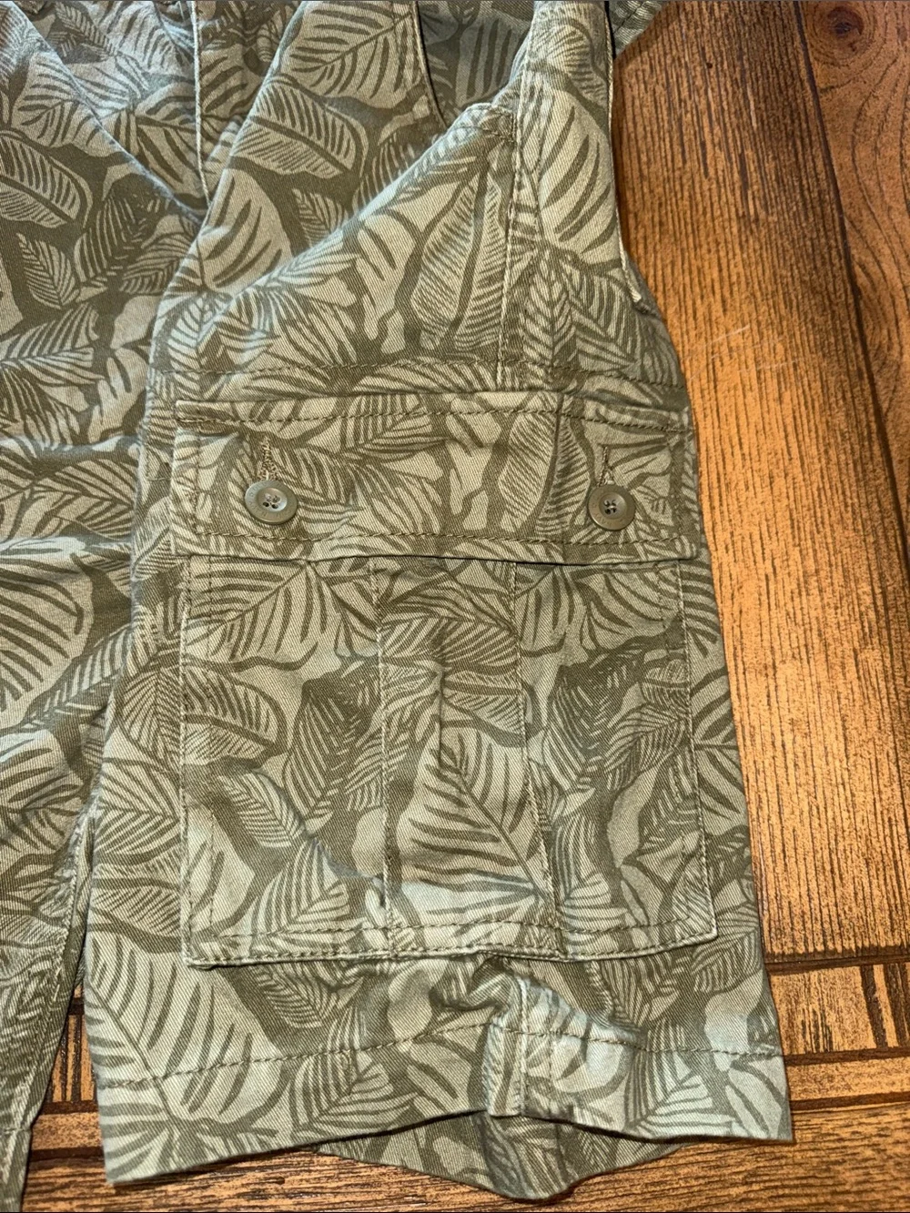 Old Navy Olive Leaf-Print Cargo Shorts